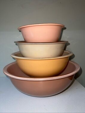 Pyrex Autumn rainbow Mixing Bowl nesting set